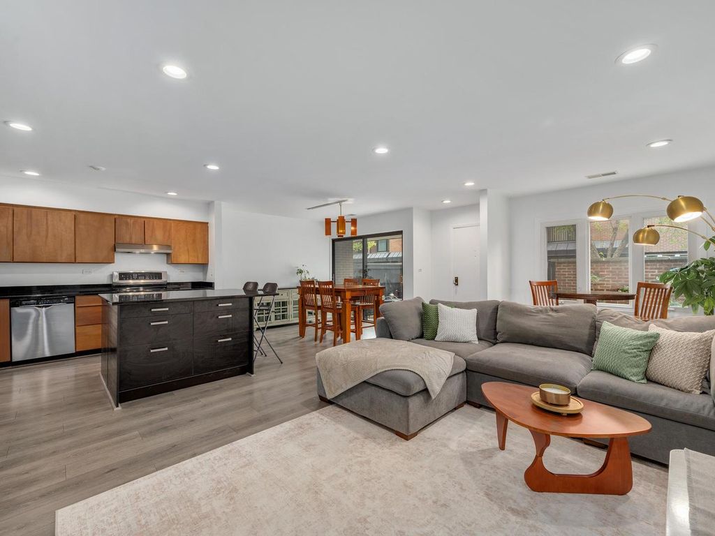 325 N OAK PARK Avenue E, Oak Park, IL 60302 — photo 3