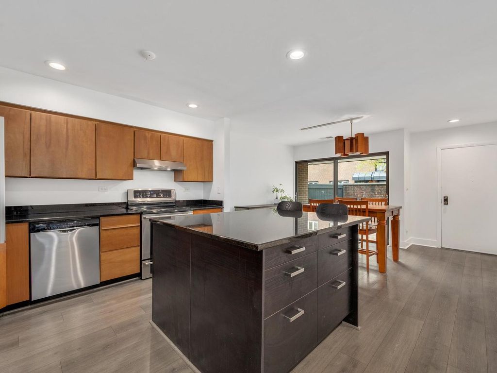 325 N OAK PARK Avenue E, Oak Park, IL 60302 — photo 4