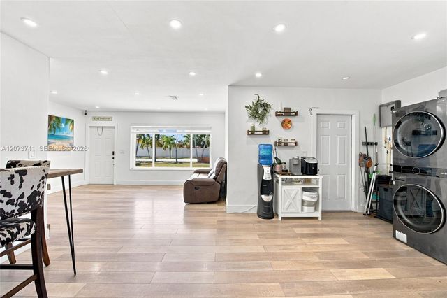 681 W 55th Place, Hialeah, FL 33012