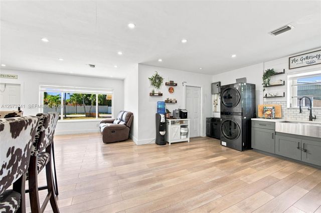 681 W 55th Place, Hialeah, FL 33012