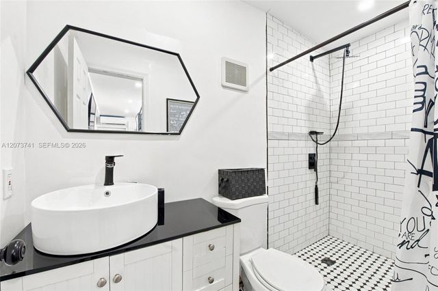 681 W 55th Place, Hialeah, FL 33012