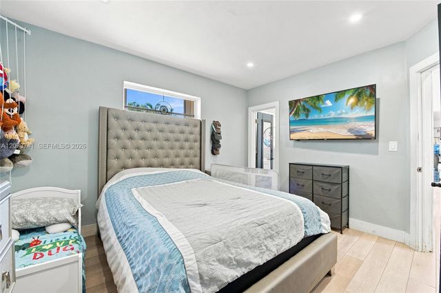 681 W 55th Place, Hialeah, FL 33012