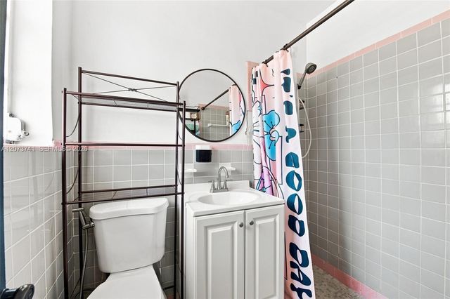 681 W 55th Place, Hialeah, FL 33012