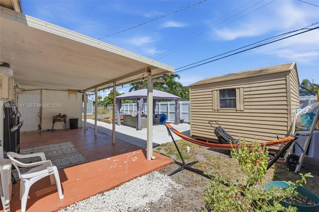 681 W 55th Place, Hialeah, FL 33012
