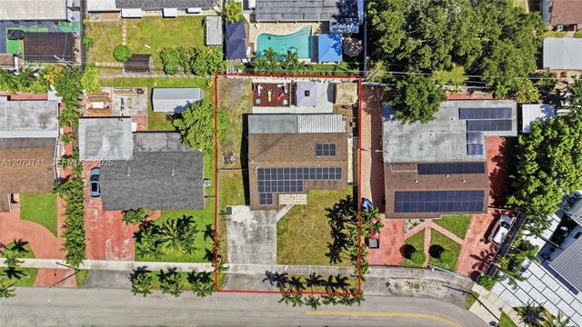 681 W 55th Place, Hialeah, FL 33012