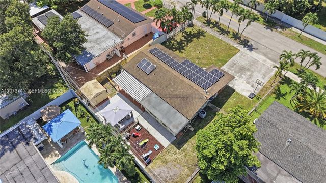681 W 55th Place, Hialeah, FL 33012