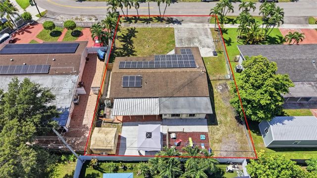 681 W 55th Place, Hialeah, FL 33012