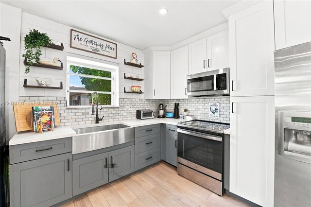 681 W 55th Place, Hialeah, FL 33012