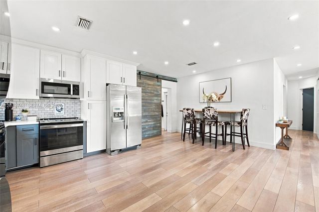 681 W 55th Place, Hialeah, FL 33012