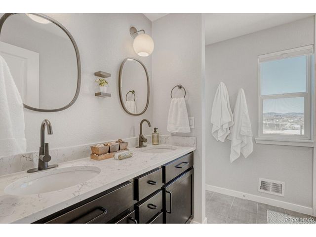 2826 S Fox Ct, Englewood, CO 80110