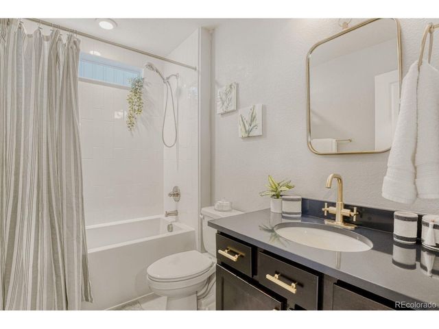 2826 S Fox Ct, Englewood, CO 80110