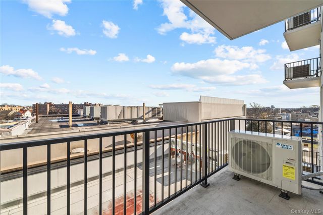 150-02 Northern Blvd 4C, Flushing, NY 11354