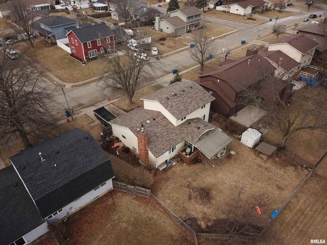 513 S 7TH Street, Eldridge, IA 52748