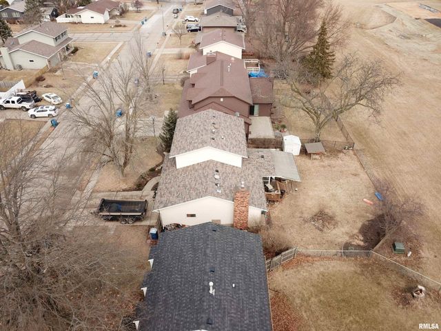 513 S 7TH Street, Eldridge, IA 52748