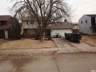 513 S 7TH Street, Eldridge, IA 52748