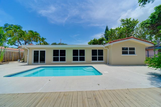 709 W Royal Palm Road, Boca Raton, FL 33486