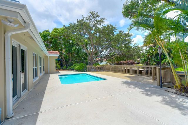 709 W Royal Palm Road, Boca Raton, FL 33486