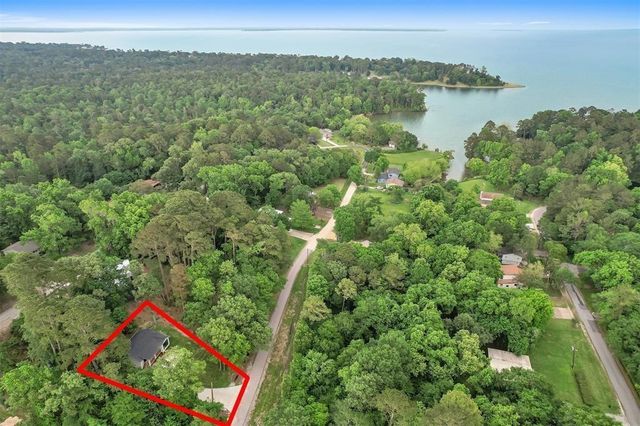 71 White Oak Street, Point Blank, TX 77364