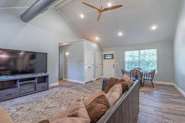 1327 E Wayne Street, Shawnee, OK 74801