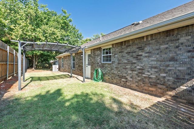 1327 E Wayne Street, Shawnee, OK 74801