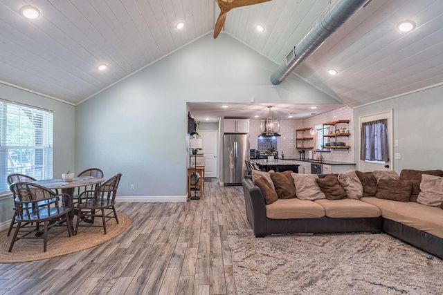 1327 E Wayne Street, Shawnee, OK 74801