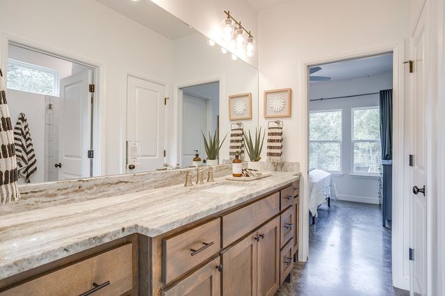 430 Woodcreek Court, Granbury, TX 76049