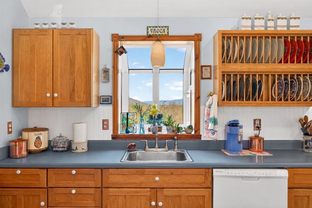 142 Schenkar Road, Pownal, VT 05261