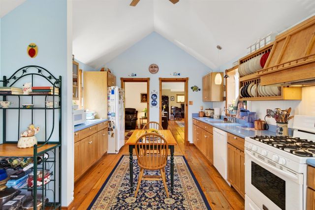 142 Schenkar Road, Pownal, VT 05261