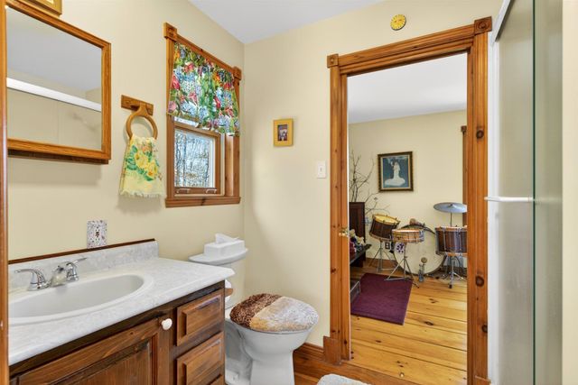 142 Schenkar Road, Pownal, VT 05261