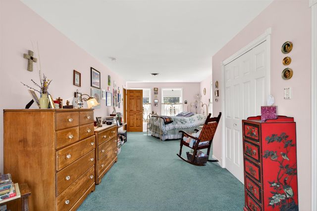 142 Schenkar Road, Pownal, VT 05261