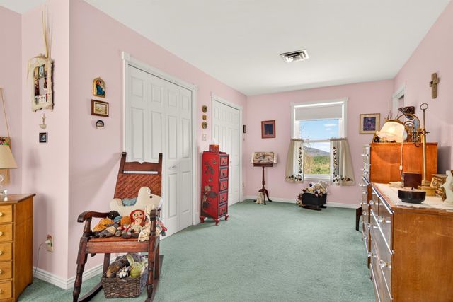 142 Schenkar Road, Pownal, VT 05261