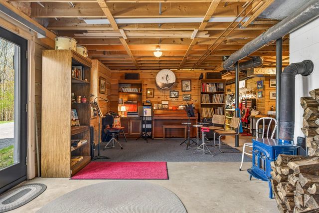 142 Schenkar Road, Pownal, VT 05261