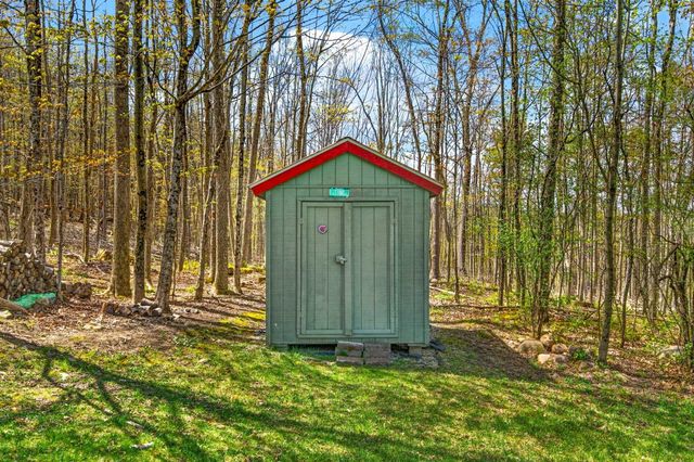 142 Schenkar Road, Pownal, VT 05261