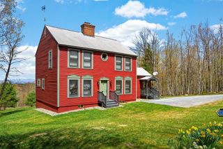 142 Schenkar Road, Pownal, VT 05261