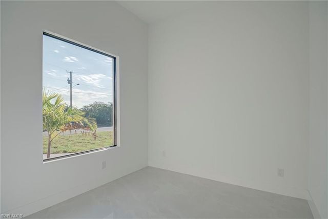 3318 30th ST SW, Lehigh Acres, FL 33976