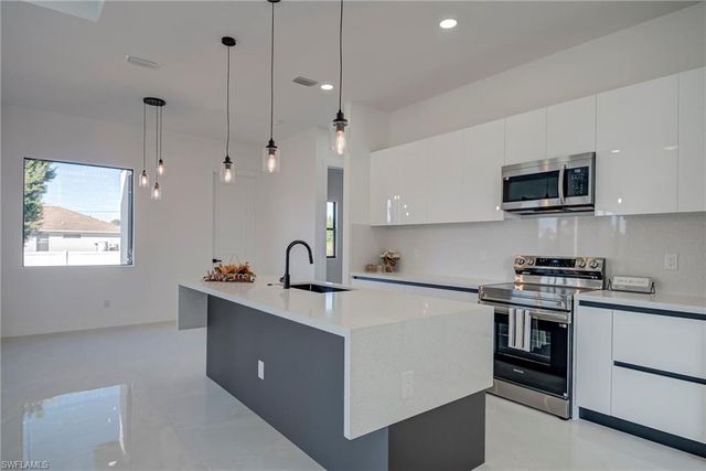 3318 30th ST SW, Lehigh Acres, FL 33976