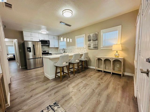 1249 88th Avenue, Oakland, CA 94621