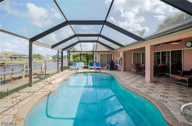 105 SW 39th PL, Cape Coral, FL 33991