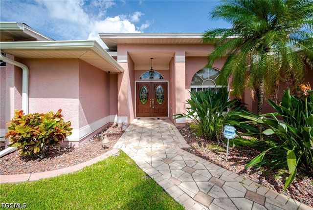 105 SW 39th PL, Cape Coral, FL 33991