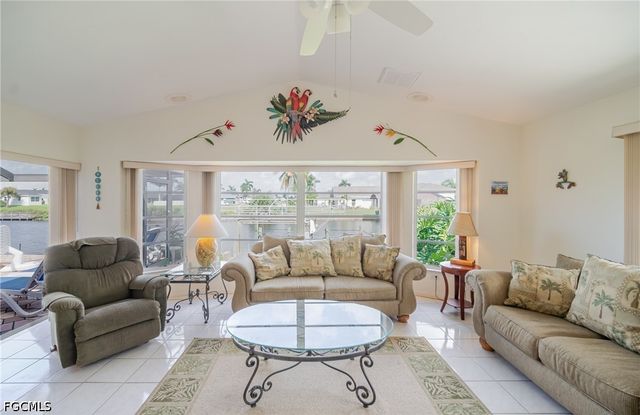 105 SW 39th PL, Cape Coral, FL 33991