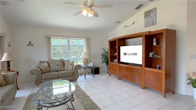 105 SW 39th PL, Cape Coral, FL 33991