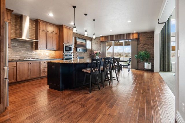 2949 SEAFARER WAY, Suamico, WI 54173