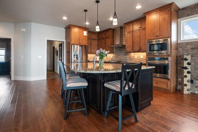 2949 SEAFARER WAY, Suamico, WI 54173