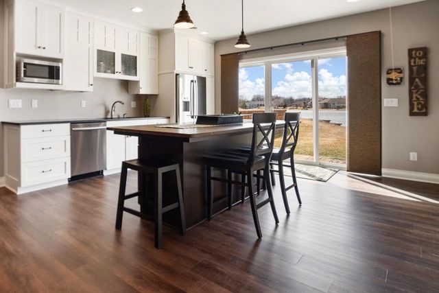 2949 SEAFARER WAY, Suamico, WI 54173
