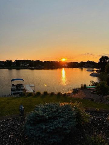 2949 SEAFARER WAY, Suamico, WI 54173
