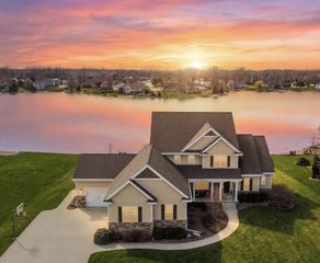 2949 SEAFARER WAY, Suamico, WI 54173
