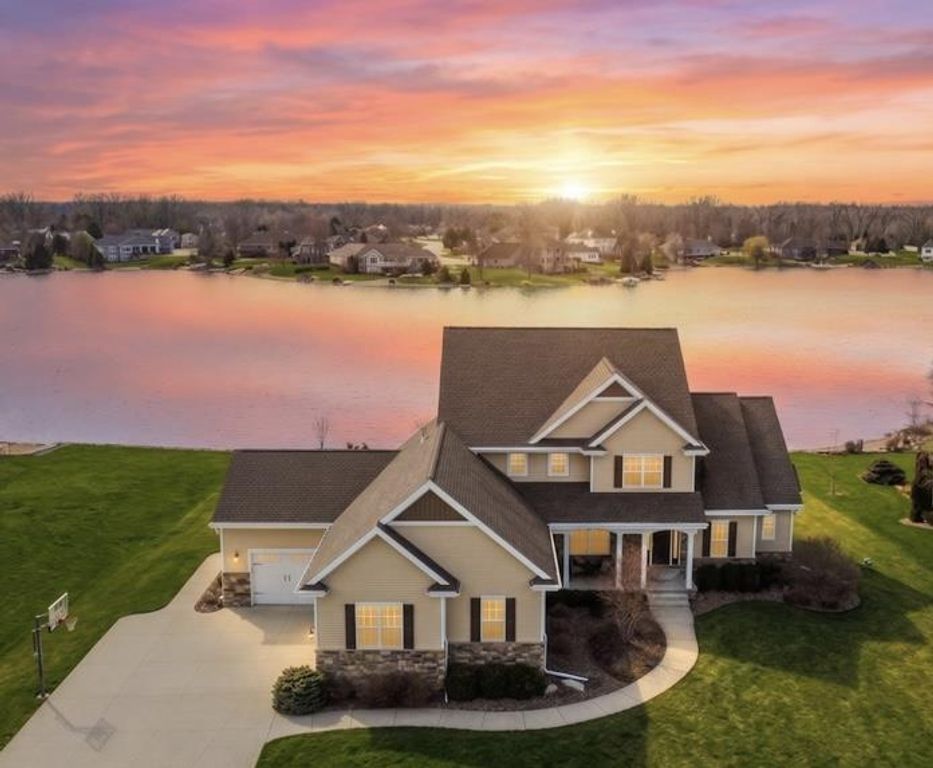 2949 SEAFARER WAY, Suamico, WI 54173