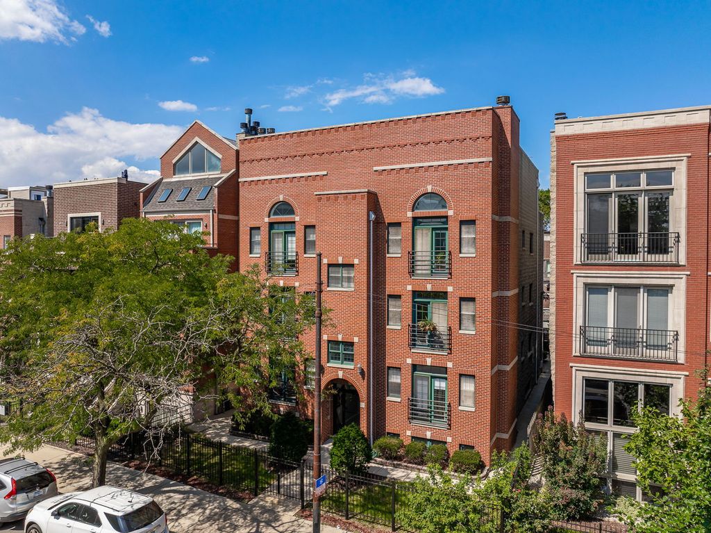 1916 W Belmont Avenue 2E, Chicago, IL 60657 — exterior