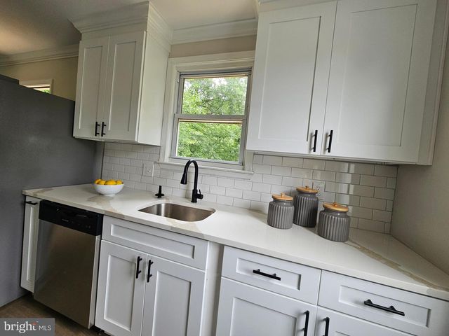 2023 MIDDLEBOROUGH RD, Baltimore, MD 21221