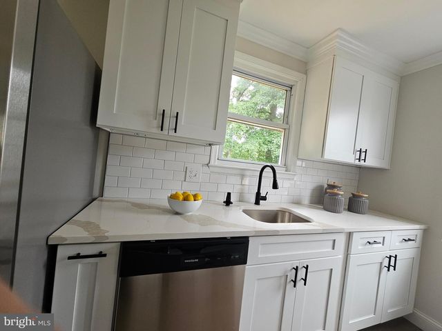 2023 MIDDLEBOROUGH RD, Baltimore, MD 21221